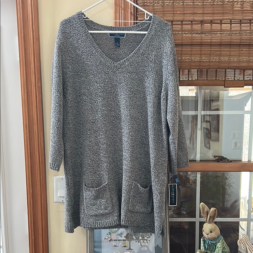 Gray V-Neck Tunic Sweater with Pockets